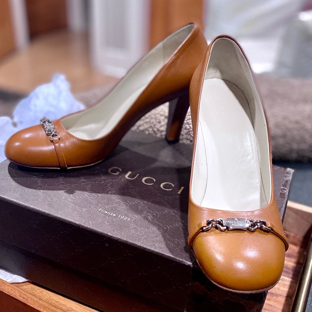 Gucci Pre-Loved Saddle Tan Color Rounded Toe Heels